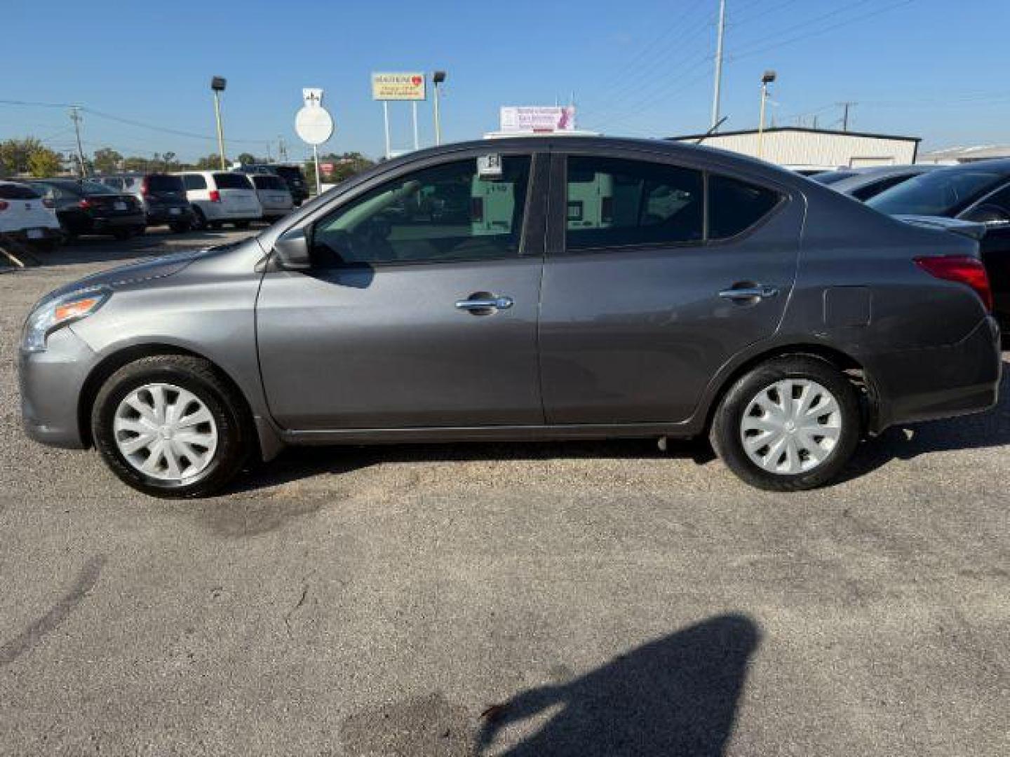 2018 GRAY Nissan Versa 1.6 SV Sedan (3N1CN7AP5JL) with an 1.6L L4 DOHC 16V engine, Continuously Variable Transmission transmission, located at 2715 W Pioneer Pkwy, Arlington, TX, 76013, (817) 265-9009, 32.710262, -97.153236 - Photo#2