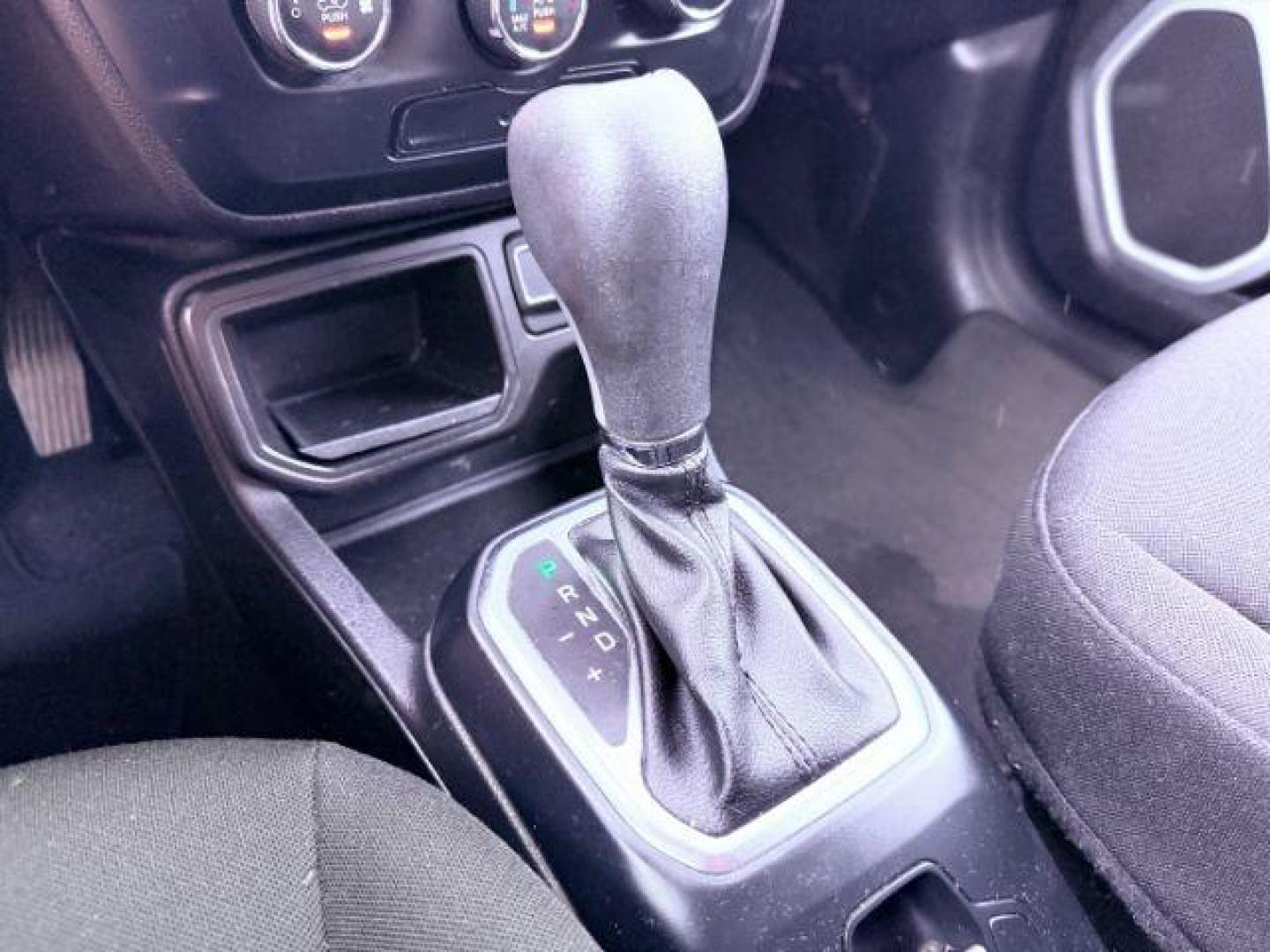 2020 WHITE Jeep Renegade Sport (ZACNJAAB8LP) with an 2.4L L4 DOHC 16V engine, 9-Speed Automatic transmission, located at 2715 W Pioneer Pkwy, Arlington, TX, 76013, (817) 265-9009, 32.710262, -97.153236 - Photo#15
