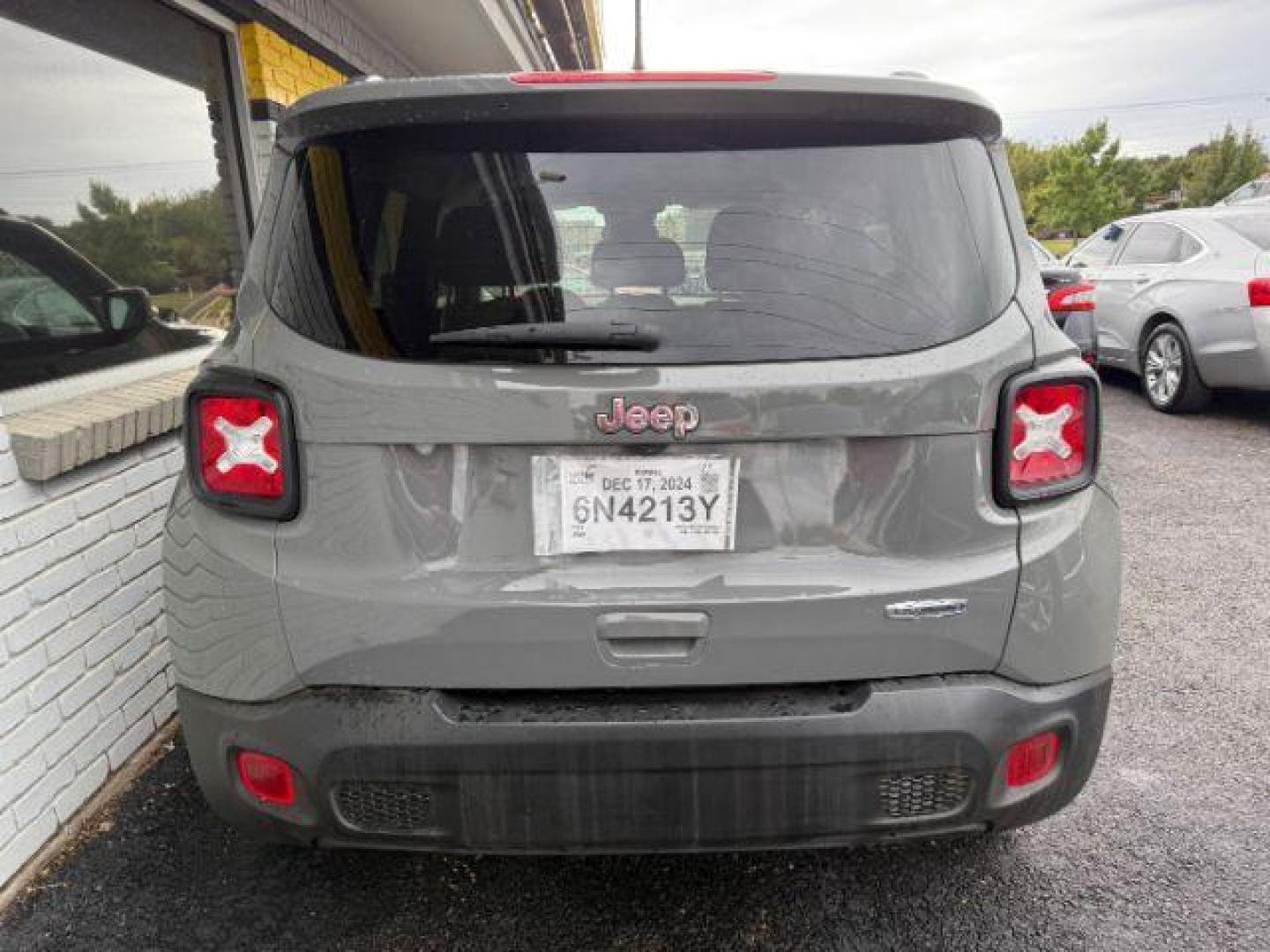2019 GRAY Jeep Renegade Latitude (ZACNJABB0KP) with an 2.4L L4 DOHC 16V engine, 9-Speed Automatic transmission, located at 2715 W Pioneer Pkwy, Arlington, TX, 76013, (817) 265-9009, 32.710262, -97.153236 - Photo#7