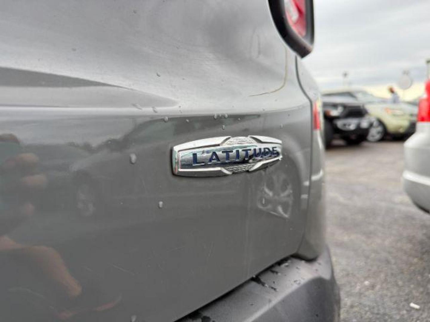 2019 GRAY Jeep Renegade Latitude (ZACNJABB0KP) with an 2.4L L4 DOHC 16V engine, 9-Speed Automatic transmission, located at 2715 W Pioneer Pkwy, Arlington, TX, 76013, (817) 265-9009, 32.710262, -97.153236 - Photo#9