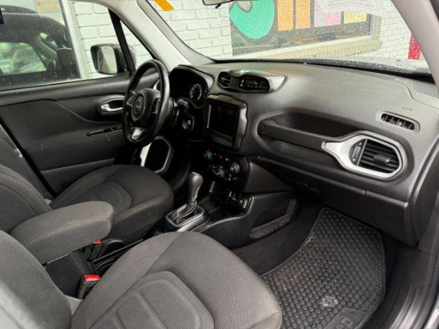 2019 GRAY Jeep Renegade Latitude (ZACNJABB0KP) with an 2.4L L4 DOHC 16V engine, 9-Speed Automatic transmission, located at 2715 W Pioneer Pkwy, Arlington, TX, 76013, (817) 265-9009, 32.710262, -97.153236 - Photo#15