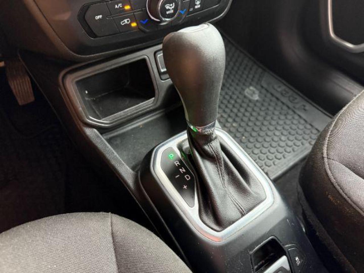2019 GRAY Jeep Renegade Latitude (ZACNJABB0KP) with an 2.4L L4 DOHC 16V engine, 9-Speed Automatic transmission, located at 2715 W Pioneer Pkwy, Arlington, TX, 76013, (817) 265-9009, 32.710262, -97.153236 - Photo#17
