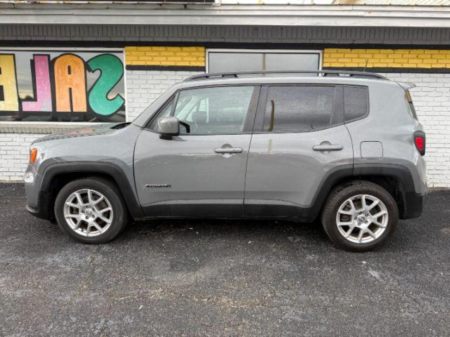 2019 GRAY Jeep Renegade Latitude (ZACNJABB0KP) with an 2.4L L4 DOHC 16V engine, 9-Speed Automatic transmission, located at 2715 W Pioneer Pkwy, Arlington, TX, 76013, (817) 265-9009, 32.710262, -97.153236 - Photo#2