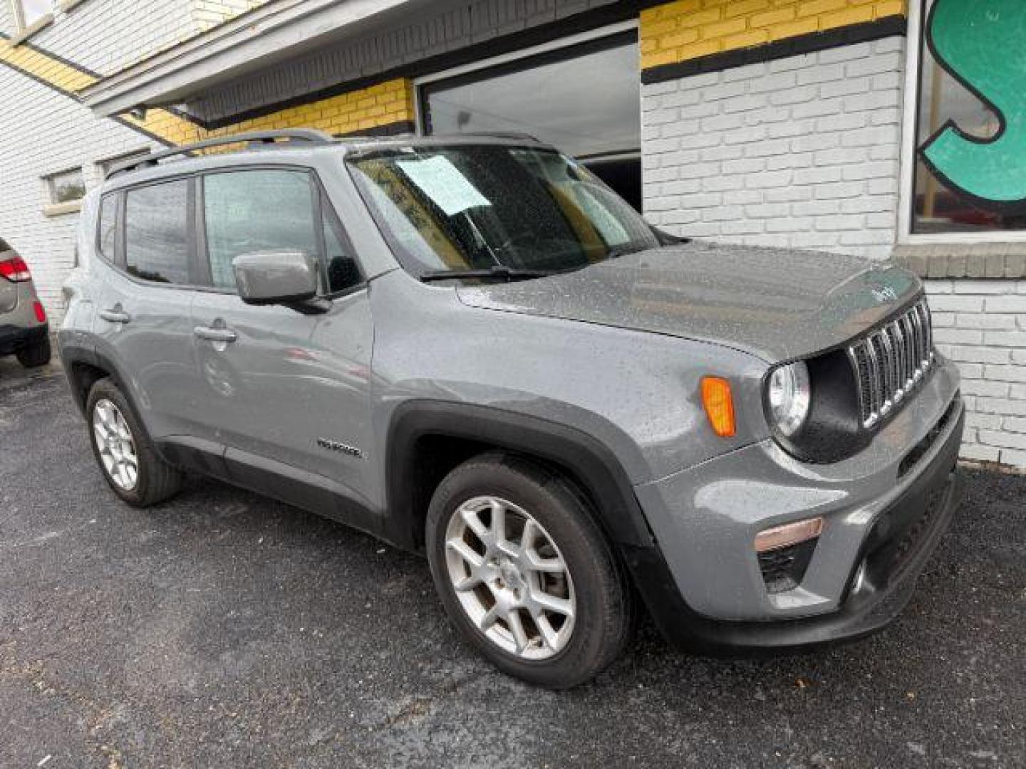 2019 GRAY Jeep Renegade Latitude (ZACNJABB0KP) with an 2.4L L4 DOHC 16V engine, 9-Speed Automatic transmission, located at 2715 W Pioneer Pkwy, Arlington, TX, 76013, (817) 265-9009, 32.710262, -97.153236 - Photo#3