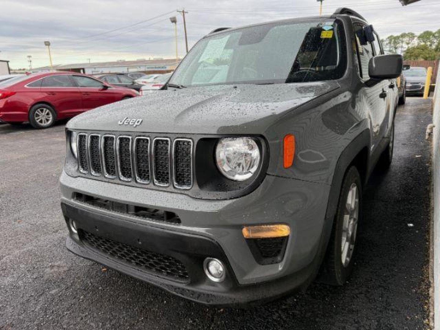 2019 GRAY Jeep Renegade Latitude (ZACNJABB0KP) with an 2.4L L4 DOHC 16V engine, 9-Speed Automatic transmission, located at 2715 W Pioneer Pkwy, Arlington, TX, 76013, (817) 265-9009, 32.710262, -97.153236 - Photo#5