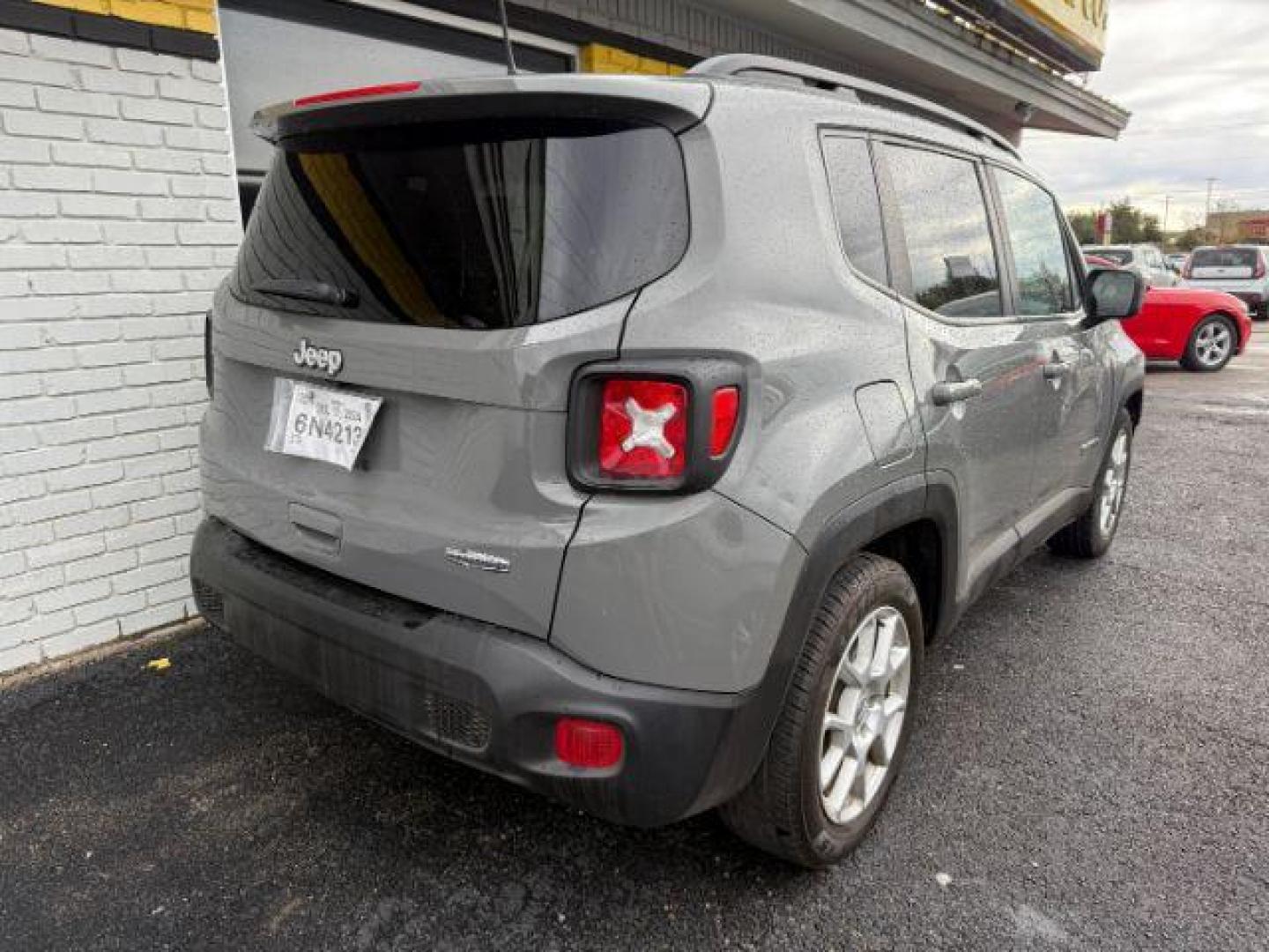 2019 GRAY Jeep Renegade Latitude (ZACNJABB0KP) with an 2.4L L4 DOHC 16V engine, 9-Speed Automatic transmission, located at 2715 W Pioneer Pkwy, Arlington, TX, 76013, (817) 265-9009, 32.710262, -97.153236 - Photo#6