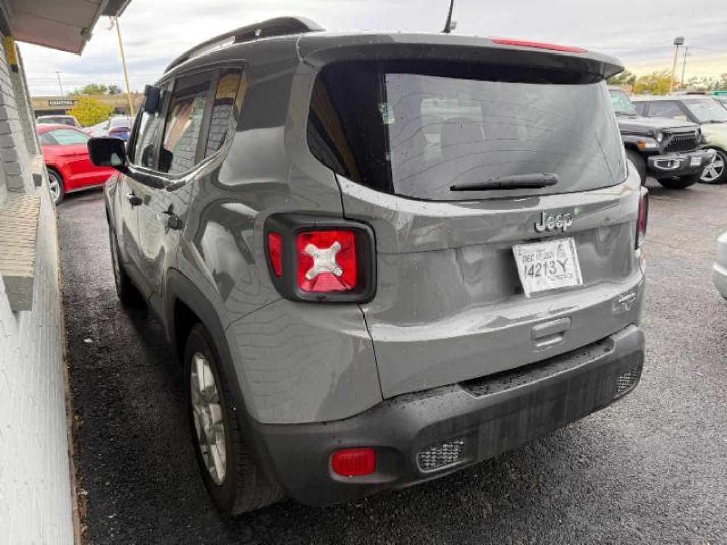 2019 GRAY Jeep Renegade Latitude (ZACNJABB0KP) with an 2.4L L4 DOHC 16V engine, 9-Speed Automatic transmission, located at 2715 W Pioneer Pkwy, Arlington, TX, 76013, (817) 265-9009, 32.710262, -97.153236 - Photo#8