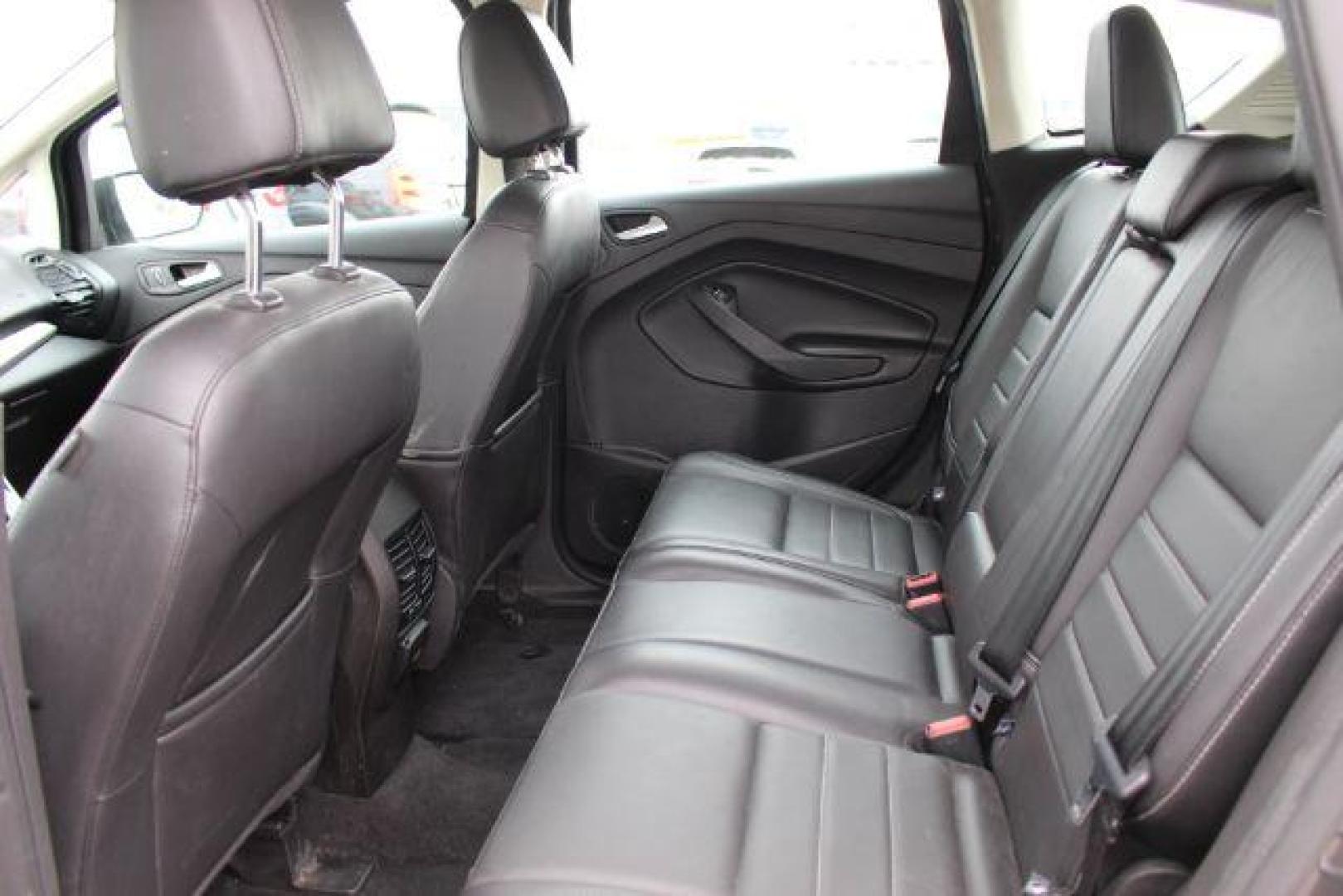 2016 GRAY Ford C-Max Hybrid SE (1FADP5AU9GL) with an 2.0L L4 DOHC 16V HYBRID engine, Continuously Variable Transmission transmission, located at 2715 W Pioneer Pkwy, Arlington, TX, 76013, (817) 265-9009, 32.710262, -97.153236 - Photo#9