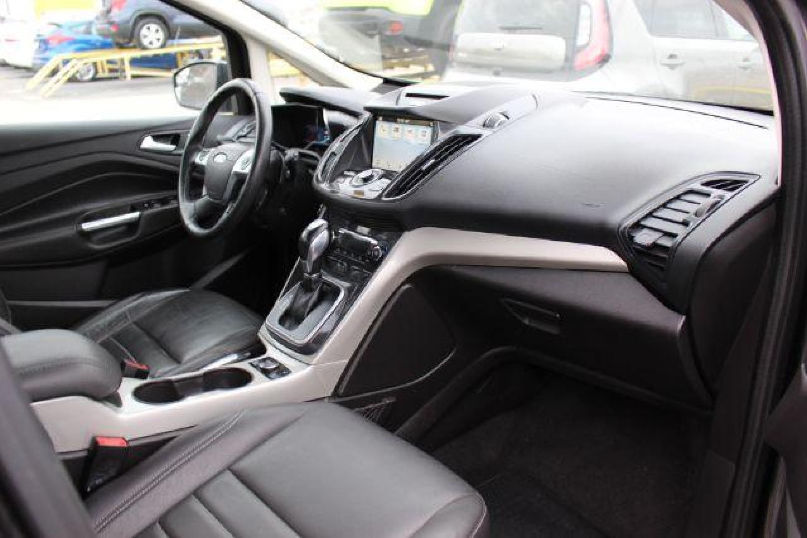 2016 GRAY Ford C-Max Hybrid SE (1FADP5AU9GL) with an 2.0L L4 DOHC 16V HYBRID engine, Continuously Variable Transmission transmission, located at 2715 W Pioneer Pkwy, Arlington, TX, 76013, (817) 265-9009, 32.710262, -97.153236 - Photo#13