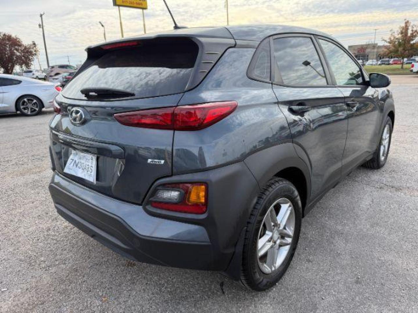 2019 GRAY Hyundai Kona SE AWD (KM8K1CAA6KU) with an 2.0L L4 DOHC 16V engine, 6-Speed Automatic transmission, located at 2715 W Pioneer Pkwy, Arlington, TX, 76013, (817) 265-9009, 32.710262, -97.153236 - Photo#6