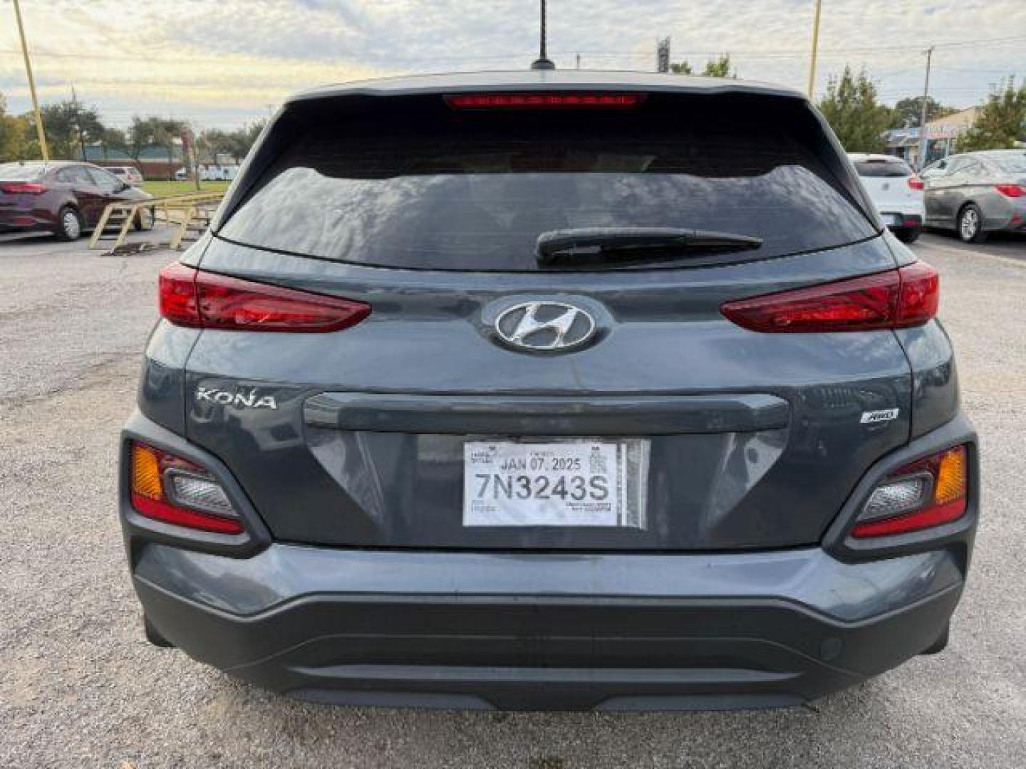 2019 GRAY Hyundai Kona SE AWD (KM8K1CAA6KU) with an 2.0L L4 DOHC 16V engine, 6-Speed Automatic transmission, located at 2715 W Pioneer Pkwy, Arlington, TX, 76013, (817) 265-9009, 32.710262, -97.153236 - Photo#7