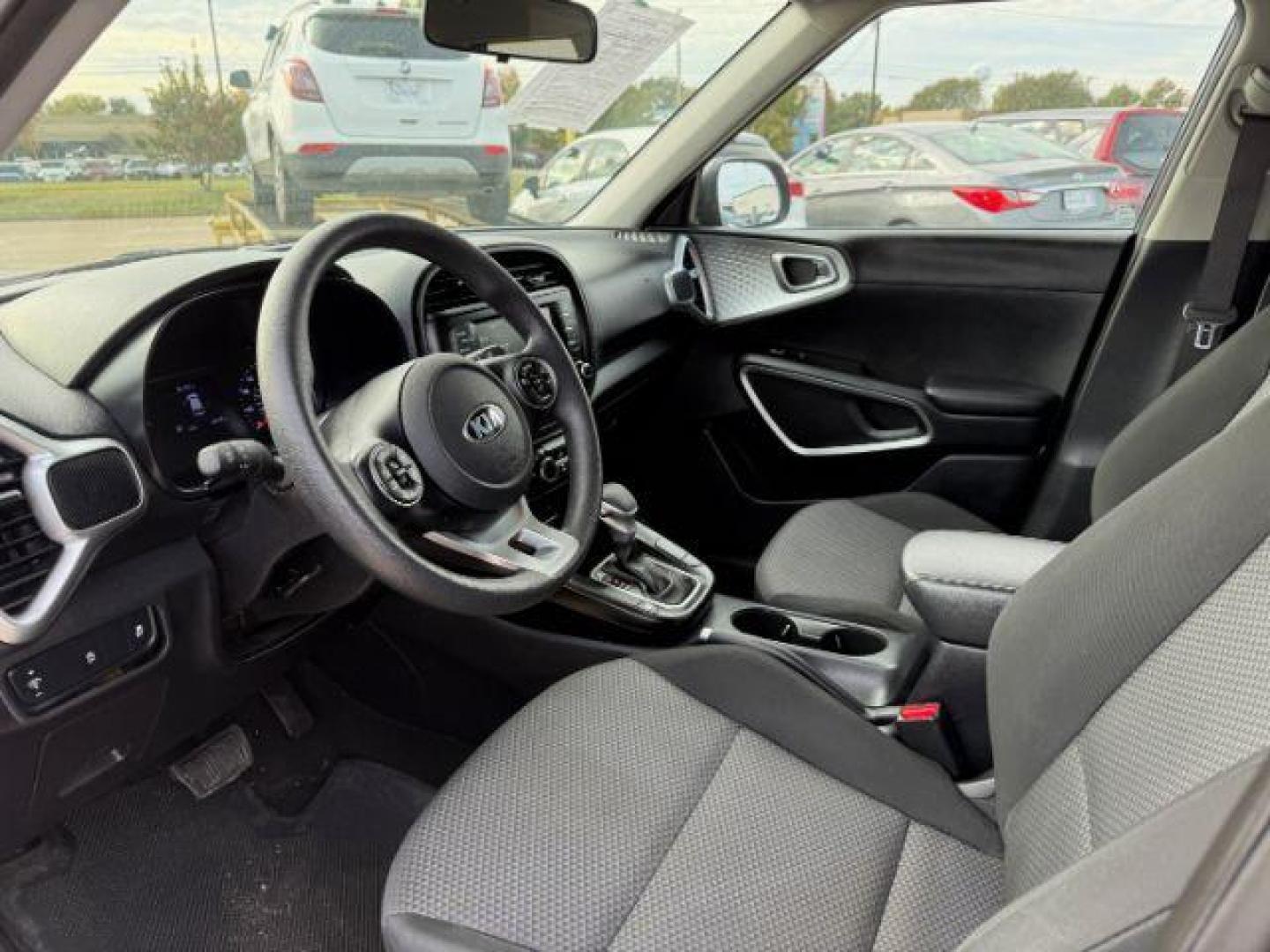 2020 GRAY Kia Soul LX CVT (KNDJ23AUXL7) with an 2.0L L4 DOHC 16V engine, Continuously Variable Transmission transmission, located at 2715 W Pioneer Pkwy, Arlington, TX, 76013, (817) 265-9009, 32.710262, -97.153236 - Photo#16