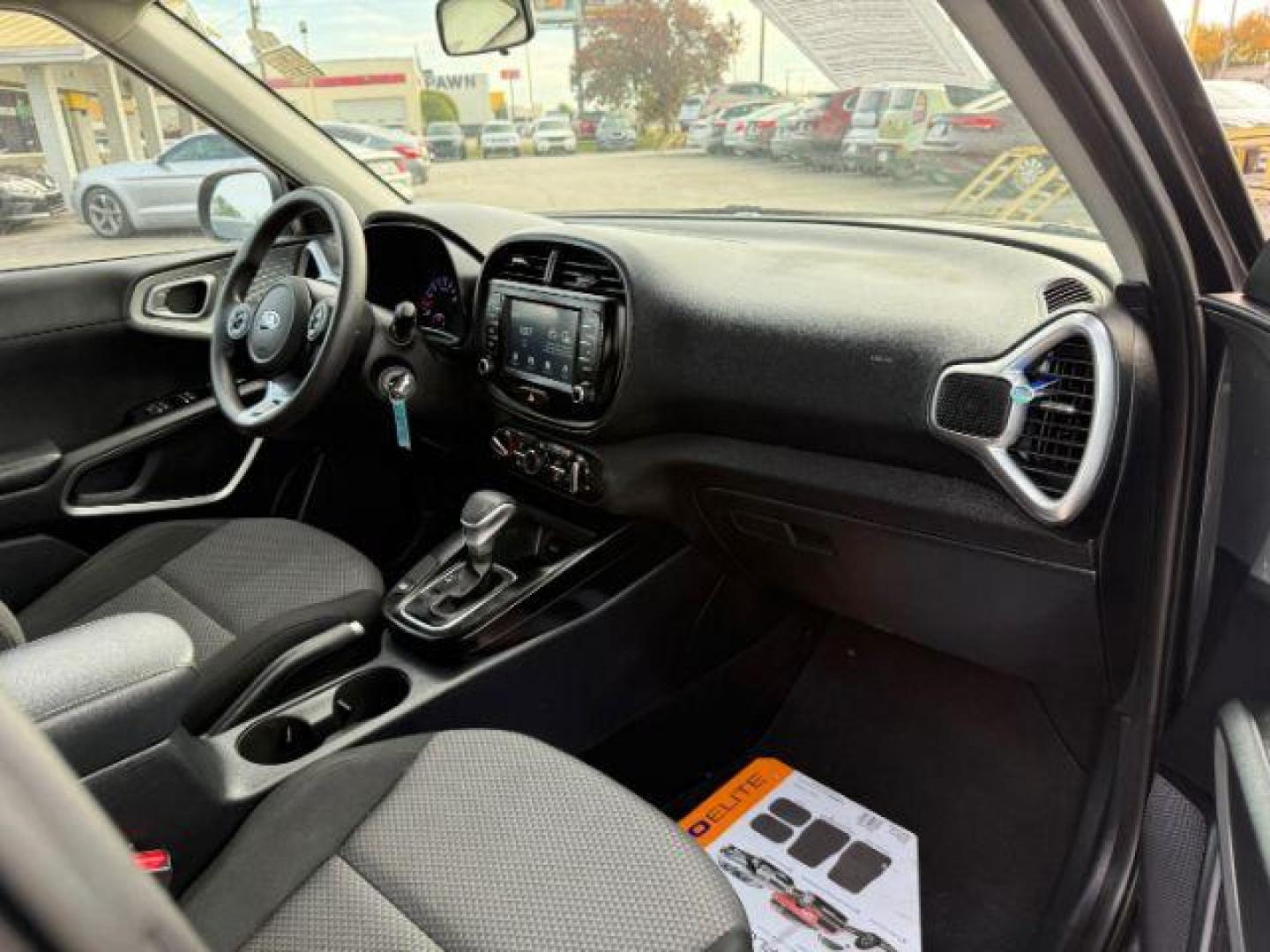 2020 GRAY Kia Soul LX CVT (KNDJ23AUXL7) with an 2.0L L4 DOHC 16V engine, Continuously Variable Transmission transmission, located at 2715 W Pioneer Pkwy, Arlington, TX, 76013, (817) 265-9009, 32.710262, -97.153236 - Photo#15