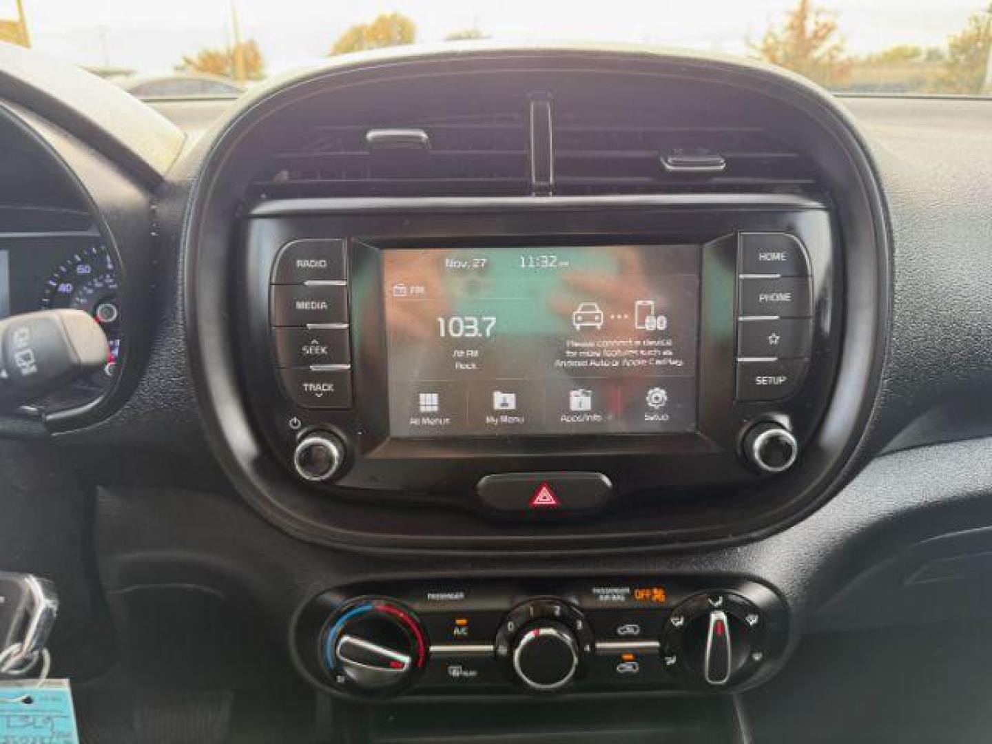 2020 GRAY Kia Soul LX CVT (KNDJ23AUXL7) with an 2.0L L4 DOHC 16V engine, Continuously Variable Transmission transmission, located at 2715 W Pioneer Pkwy, Arlington, TX, 76013, (817) 265-9009, 32.710262, -97.153236 - Photo#18