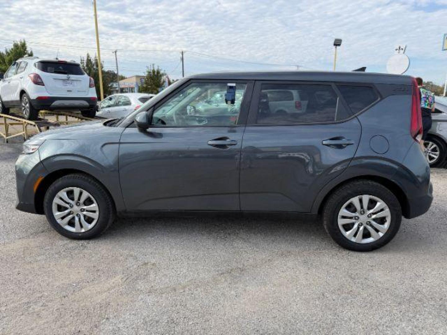 2020 GRAY Kia Soul LX CVT (KNDJ23AUXL7) with an 2.0L L4 DOHC 16V engine, Continuously Variable Transmission transmission, located at 2715 W Pioneer Pkwy, Arlington, TX, 76013, (817) 265-9009, 32.710262, -97.153236 - Photo#2