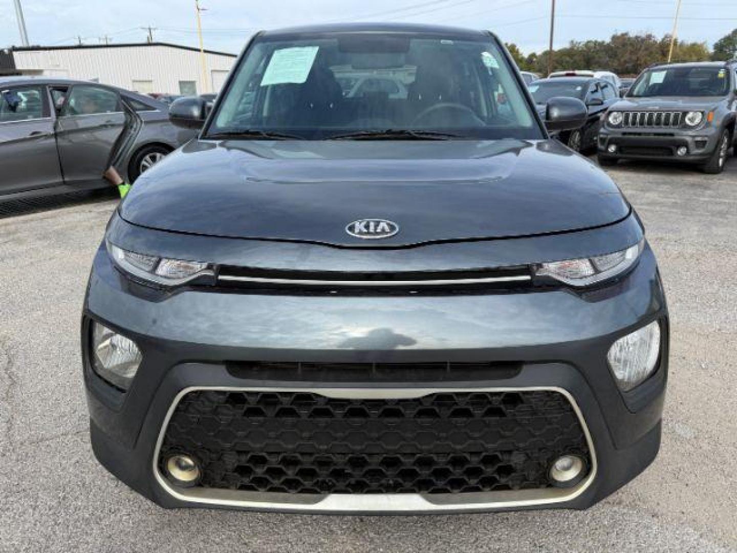 2020 GRAY Kia Soul LX CVT (KNDJ23AUXL7) with an 2.0L L4 DOHC 16V engine, Continuously Variable Transmission transmission, located at 2715 W Pioneer Pkwy, Arlington, TX, 76013, (817) 265-9009, 32.710262, -97.153236 - Photo#4