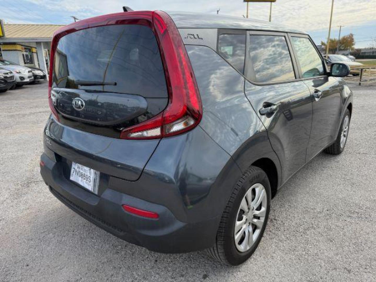2020 GRAY Kia Soul LX CVT (KNDJ23AUXL7) with an 2.0L L4 DOHC 16V engine, Continuously Variable Transmission transmission, located at 2715 W Pioneer Pkwy, Arlington, TX, 76013, (817) 265-9009, 32.710262, -97.153236 - Photo#6