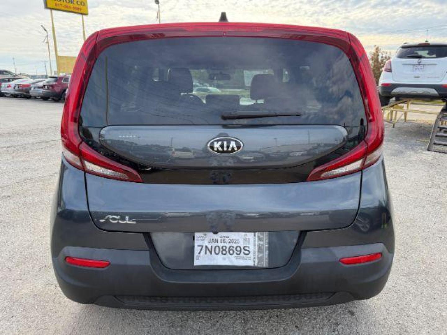 2020 GRAY Kia Soul LX CVT (KNDJ23AUXL7) with an 2.0L L4 DOHC 16V engine, Continuously Variable Transmission transmission, located at 2715 W Pioneer Pkwy, Arlington, TX, 76013, (817) 265-9009, 32.710262, -97.153236 - Photo#7