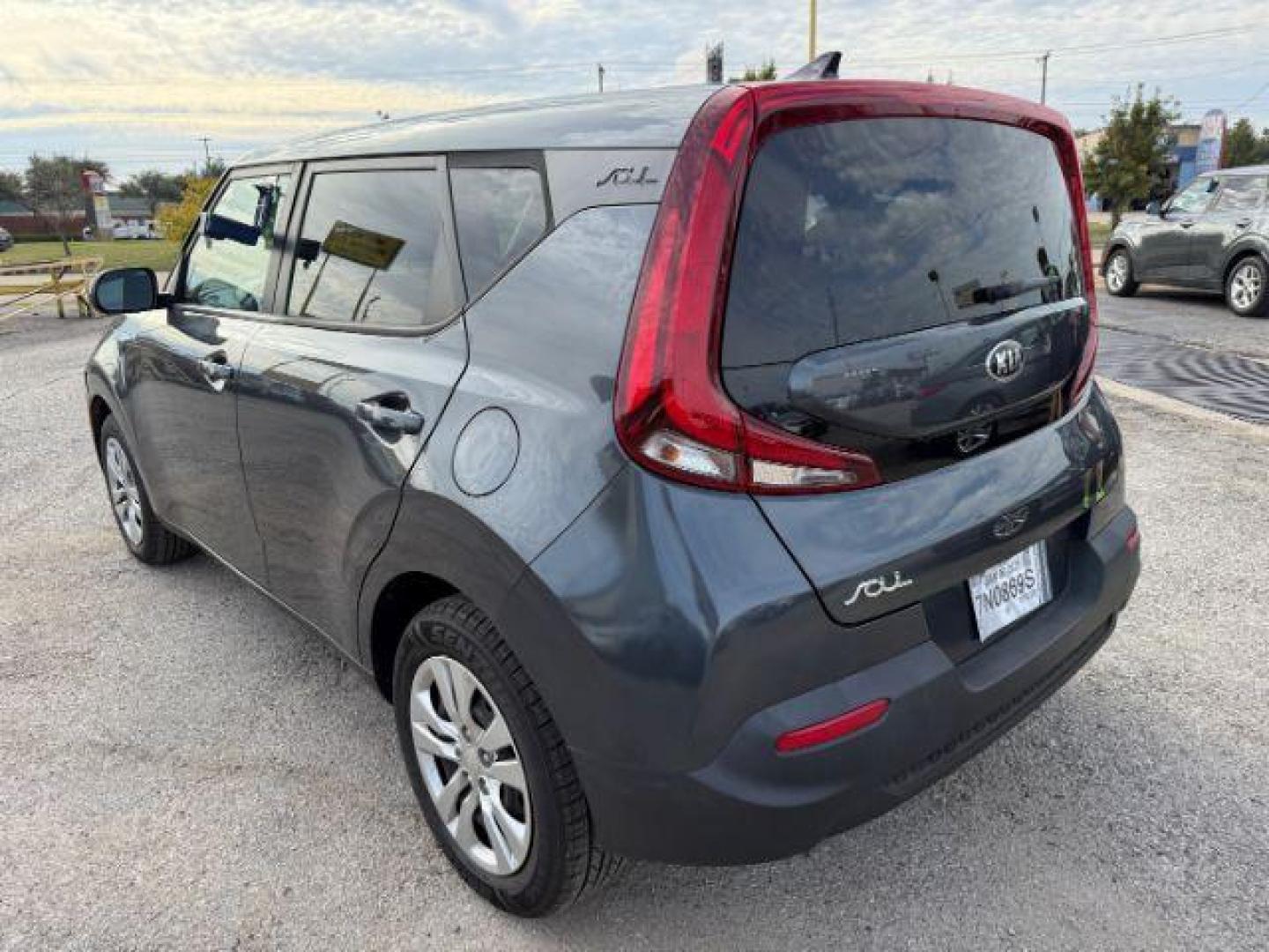 2020 GRAY Kia Soul LX CVT (KNDJ23AUXL7) with an 2.0L L4 DOHC 16V engine, Continuously Variable Transmission transmission, located at 2715 W Pioneer Pkwy, Arlington, TX, 76013, (817) 265-9009, 32.710262, -97.153236 - Photo#8