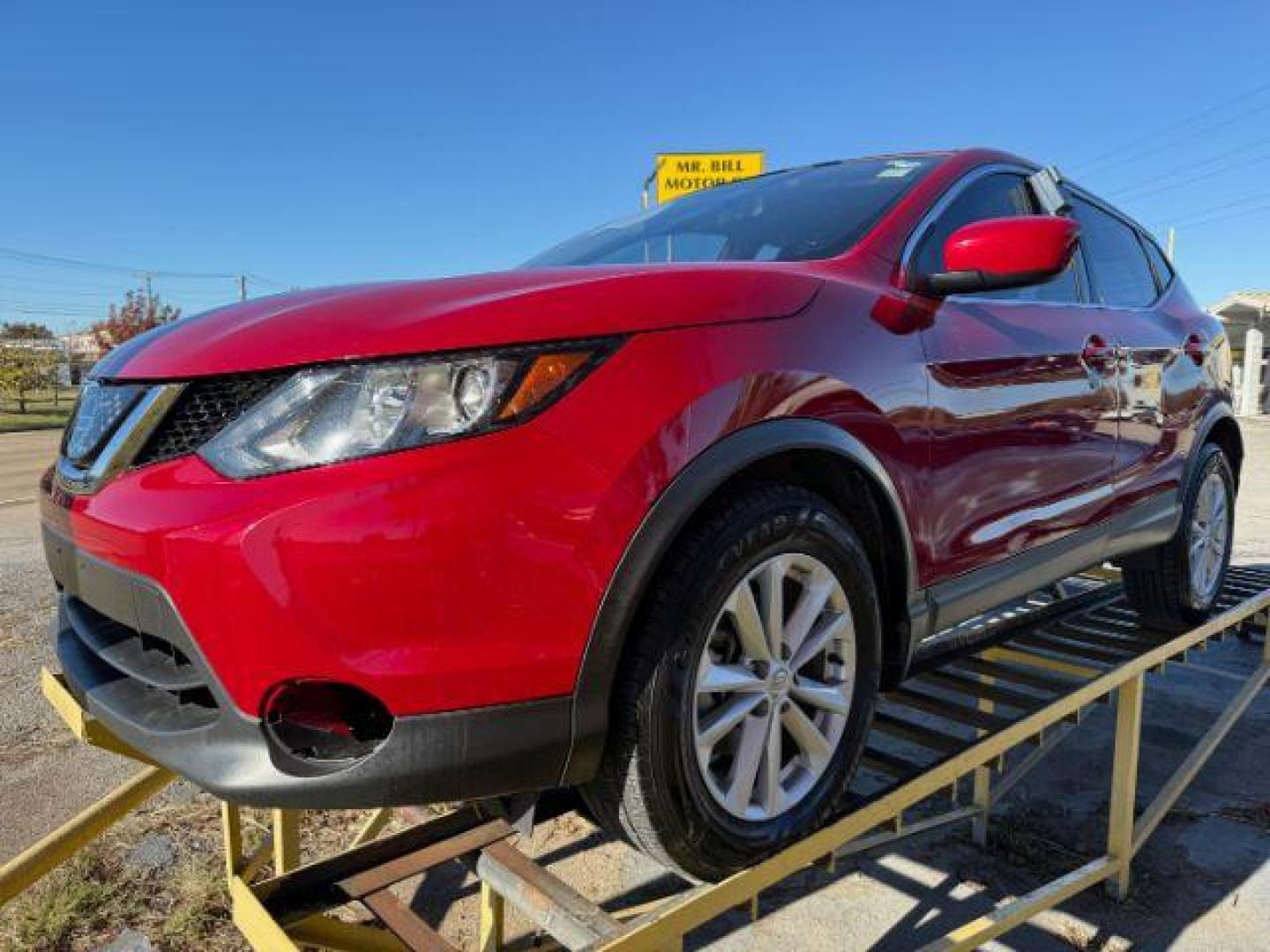 2018 RED Nissan Rogue Sport S (JN1BJ1CPXJW) with an 2.0L L4 DOHC 16V engine, Continuously Variable Transmission transmission, located at 2715 W Pioneer Pkwy, Arlington, TX, 76013, (817) 265-9009, 32.710262, -97.153236 - Photo#3