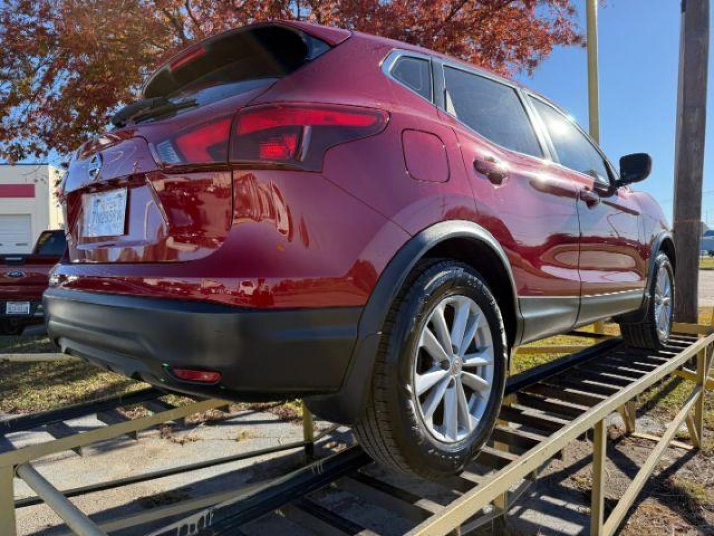 2018 RED Nissan Rogue Sport S (JN1BJ1CPXJW) with an 2.0L L4 DOHC 16V engine, Continuously Variable Transmission transmission, located at 2715 W Pioneer Pkwy, Arlington, TX, 76013, (817) 265-9009, 32.710262, -97.153236 - Photo#6