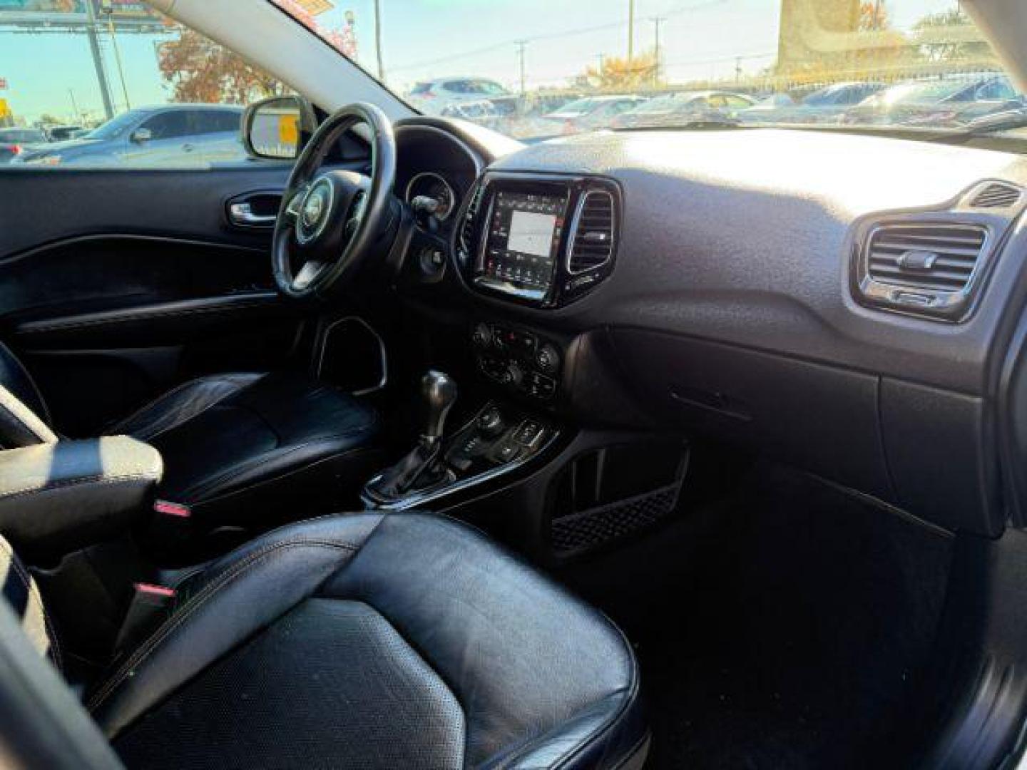 2017 WHITE Jeep Compass Limited 4WD (3C4NJDCB3HT) with an 2.4L L4 DOHC 16V engine, Continuously Variable Transmission transmission, located at 2715 W Pioneer Pkwy, Arlington, TX, 76013, (817) 265-9009, 32.710262, -97.153236 - Photo#15