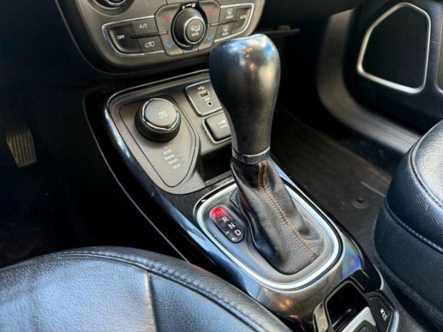 2017 WHITE Jeep Compass Limited 4WD (3C4NJDCB3HT) with an 2.4L L4 DOHC 16V engine, Continuously Variable Transmission transmission, located at 2715 W Pioneer Pkwy, Arlington, TX, 76013, (817) 265-9009, 32.710262, -97.153236 - Photo#17