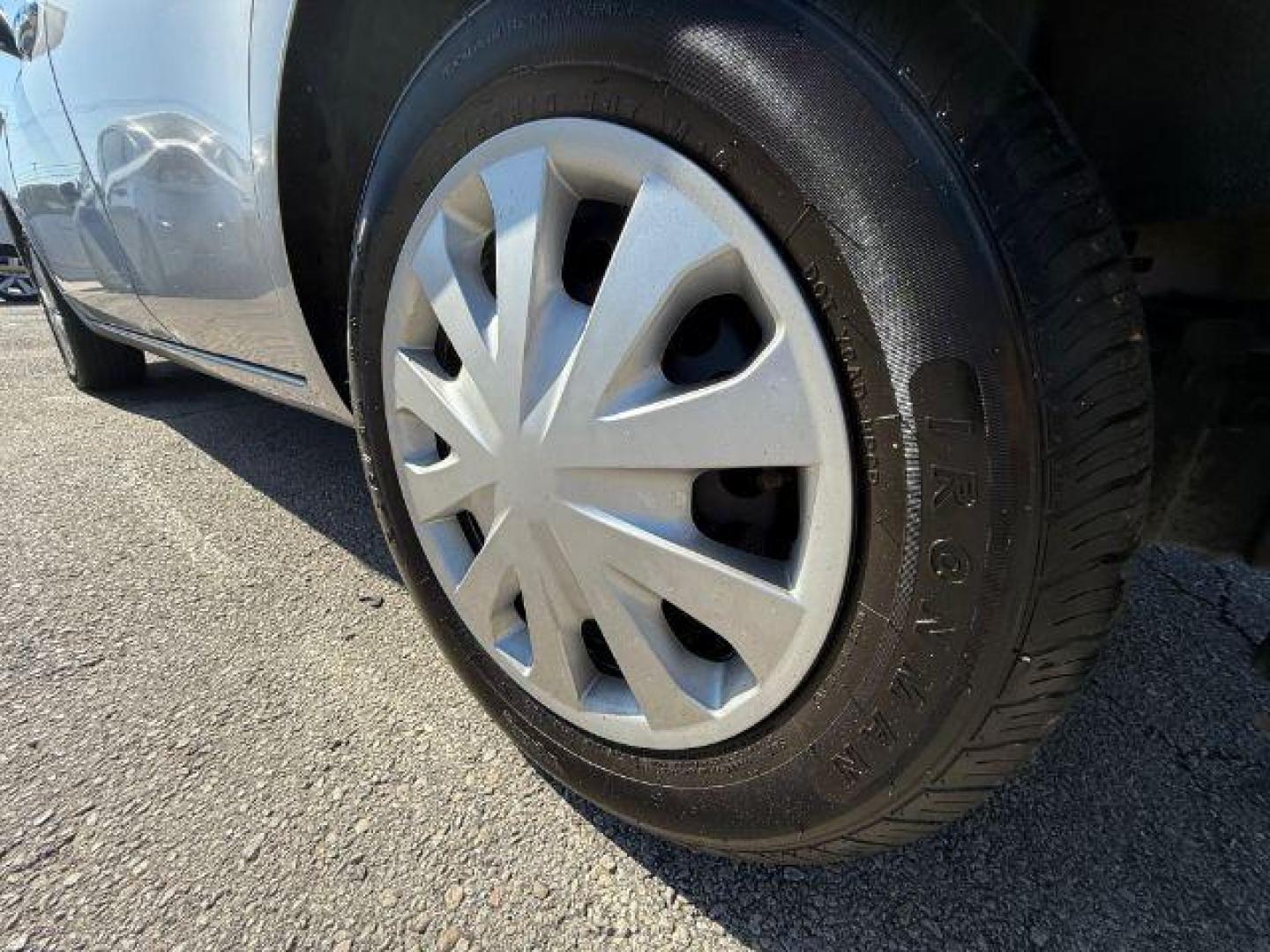 2019 SILVER Nissan Versa 1.6 SV Sedan (3N1CN7AP3KL) with an 1.6L L4 DOHC 16V engine, Continuously Variable Transmission transmission, located at 2715 W Pioneer Pkwy, Arlington, TX, 76013, (817) 265-9009, 32.710262, -97.153236 - Photo#10