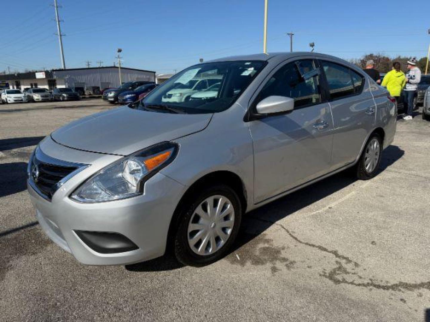 2019 SILVER Nissan Versa 1.6 SV Sedan (3N1CN7AP3KL) with an 1.6L L4 DOHC 16V engine, Continuously Variable Transmission transmission, located at 2715 W Pioneer Pkwy, Arlington, TX, 76013, (817) 265-9009, 32.710262, -97.153236 - Photo#3