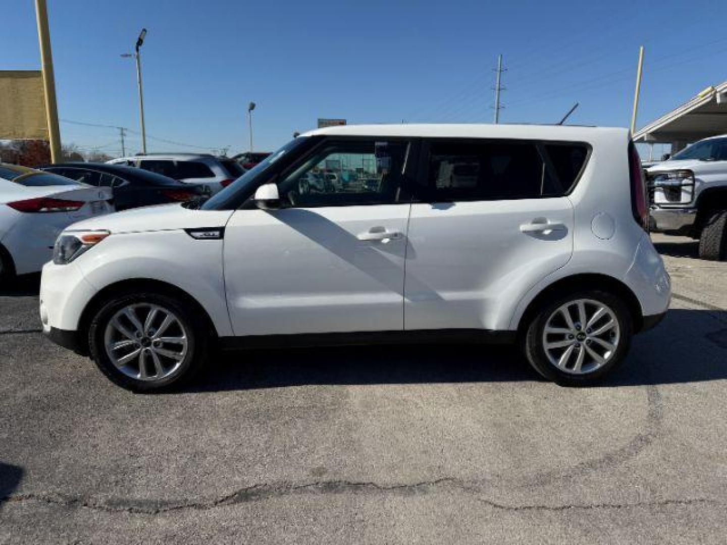 2018 WHITE Kia Soul + (KNDJP3A56J7) with an 2.0L L4 DOHC 16V engine, 6-Speed Automatic transmission, located at 2715 W Pioneer Pkwy, Arlington, TX, 76013, (817) 265-9009, 32.710262, -97.153236 - Photo#2