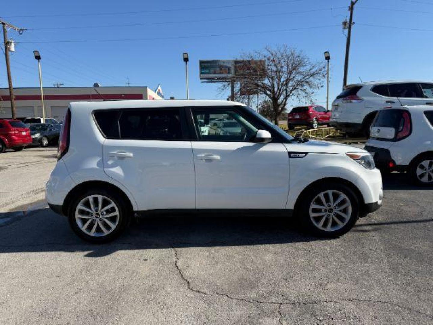 2018 WHITE Kia Soul + (KNDJP3A56J7) with an 2.0L L4 DOHC 16V engine, 6-Speed Automatic transmission, located at 2715 W Pioneer Pkwy, Arlington, TX, 76013, (817) 265-9009, 32.710262, -97.153236 - Photo#6