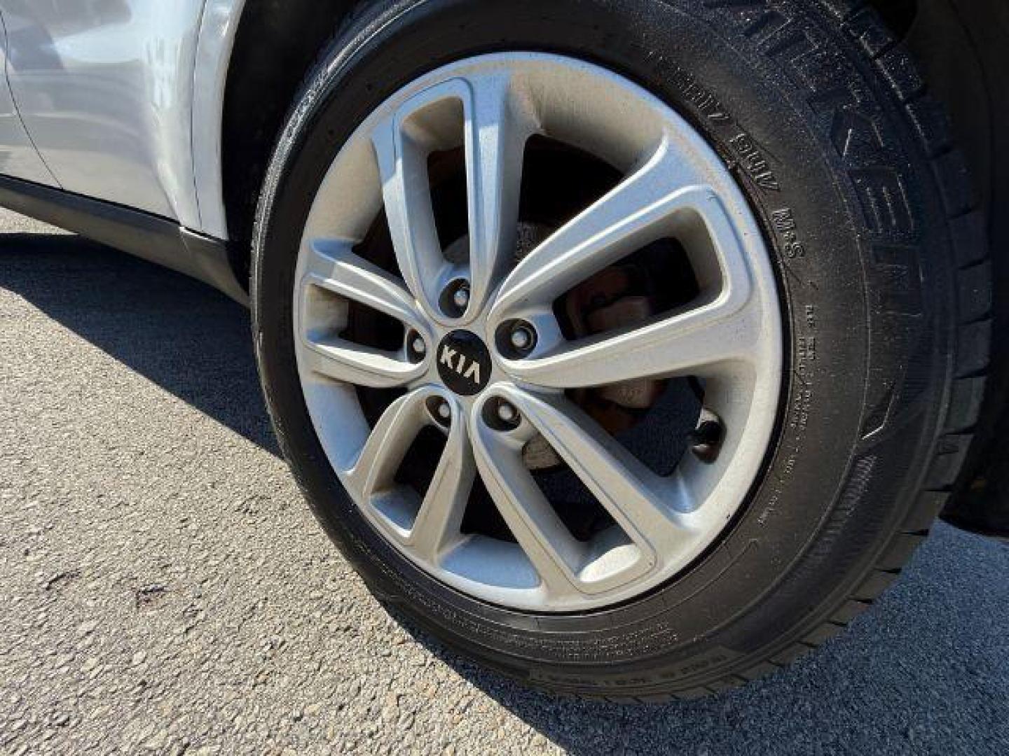 2018 WHITE Kia Soul + (KNDJP3A56J7) with an 2.0L L4 DOHC 16V engine, 6-Speed Automatic transmission, located at 2715 W Pioneer Pkwy, Arlington, TX, 76013, (817) 265-9009, 32.710262, -97.153236 - Photo#10