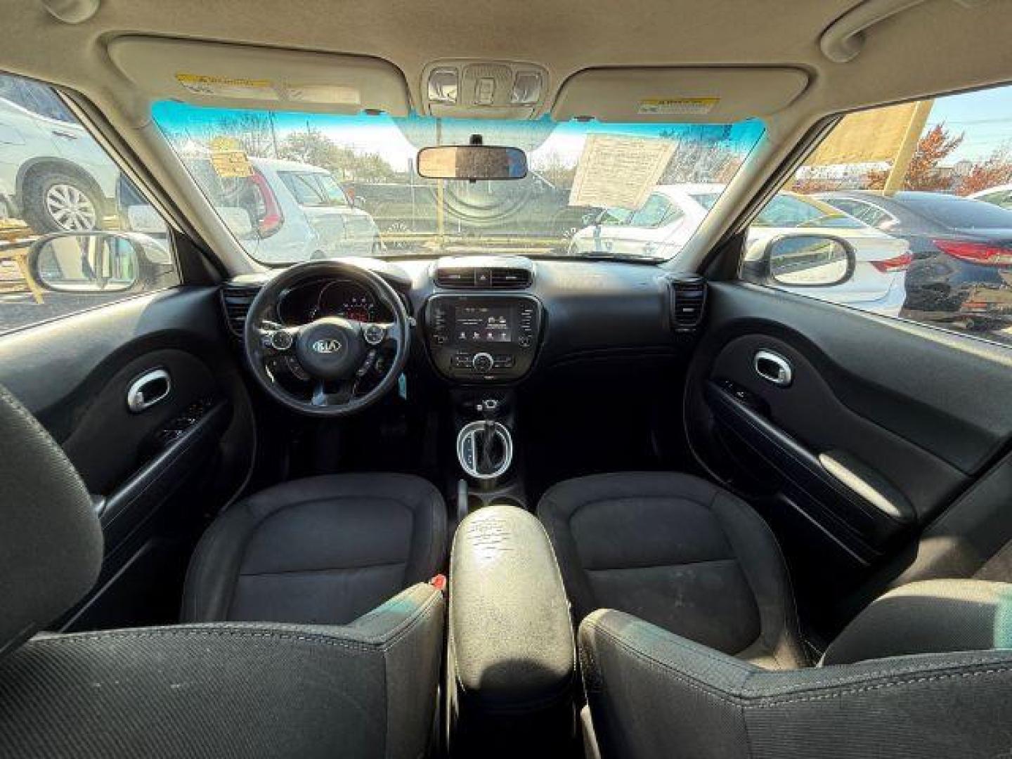 2018 WHITE Kia Soul + (KNDJP3A56J7) with an 2.0L L4 DOHC 16V engine, 6-Speed Automatic transmission, located at 2715 W Pioneer Pkwy, Arlington, TX, 76013, (817) 265-9009, 32.710262, -97.153236 - Photo#13