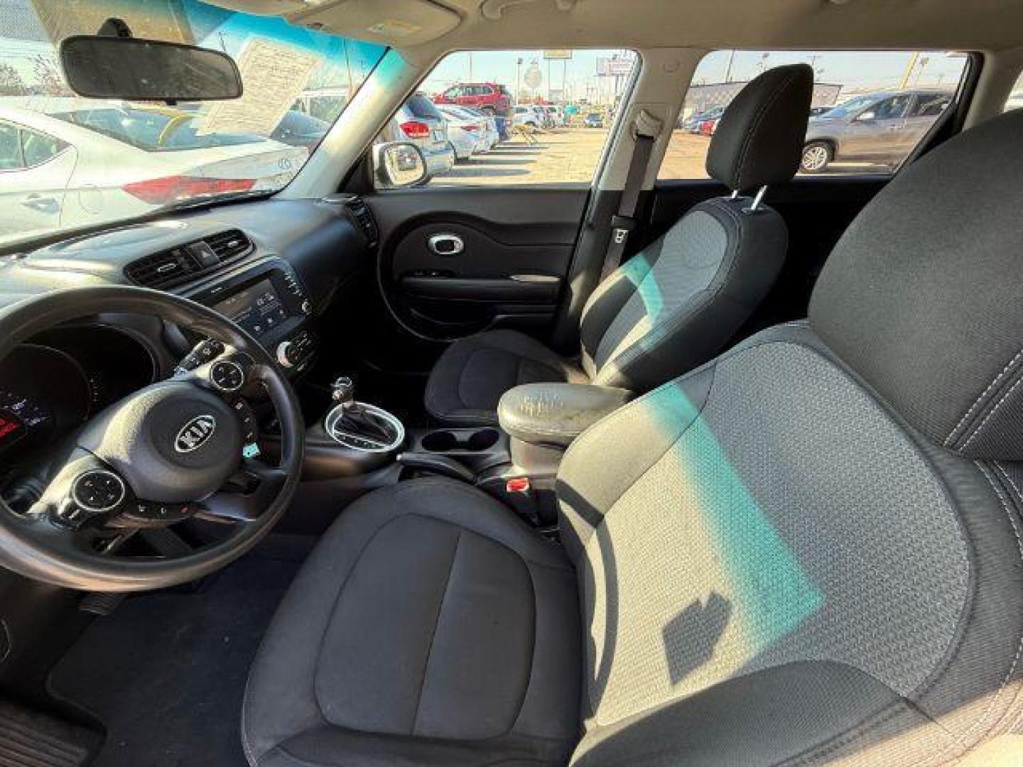 2018 WHITE Kia Soul + (KNDJP3A56J7) with an 2.0L L4 DOHC 16V engine, 6-Speed Automatic transmission, located at 2715 W Pioneer Pkwy, Arlington, TX, 76013, (817) 265-9009, 32.710262, -97.153236 - Photo#14