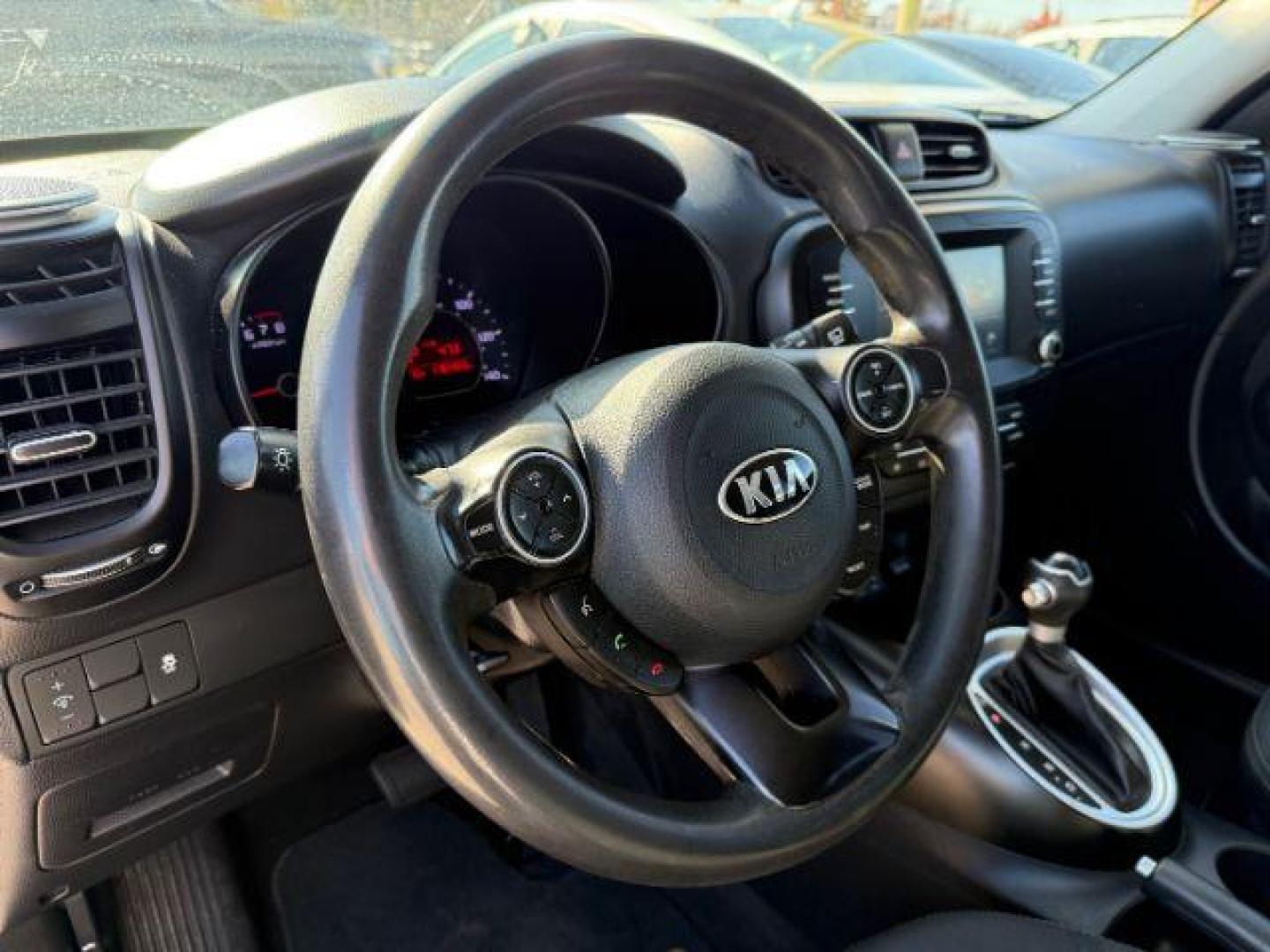 2018 WHITE Kia Soul + (KNDJP3A56J7) with an 2.0L L4 DOHC 16V engine, 6-Speed Automatic transmission, located at 2715 W Pioneer Pkwy, Arlington, TX, 76013, (817) 265-9009, 32.710262, -97.153236 - Photo#15
