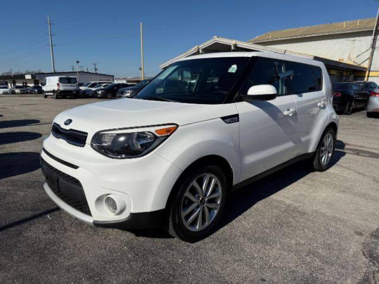 2018 WHITE Kia Soul + (KNDJP3A56J7) with an 2.0L L4 DOHC 16V engine, 6-Speed Automatic transmission, located at 2715 W Pioneer Pkwy, Arlington, TX, 76013, (817) 265-9009, 32.710262, -97.153236 - Photo#3