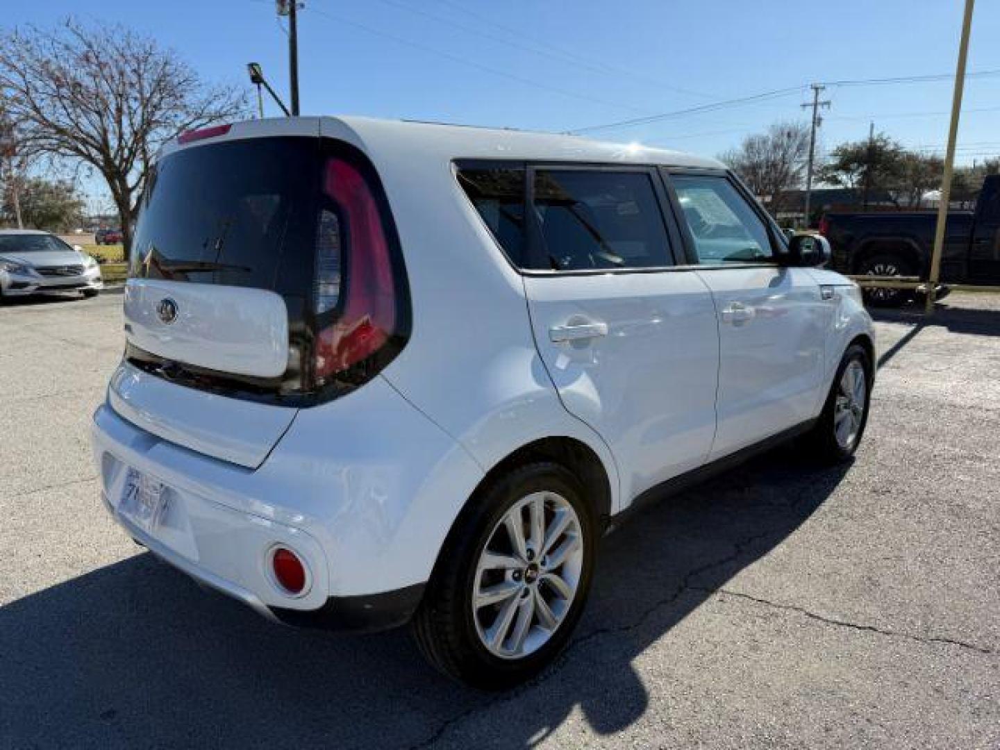2018 WHITE Kia Soul + (KNDJP3A56J7) with an 2.0L L4 DOHC 16V engine, 6-Speed Automatic transmission, located at 2715 W Pioneer Pkwy, Arlington, TX, 76013, (817) 265-9009, 32.710262, -97.153236 - Photo#7