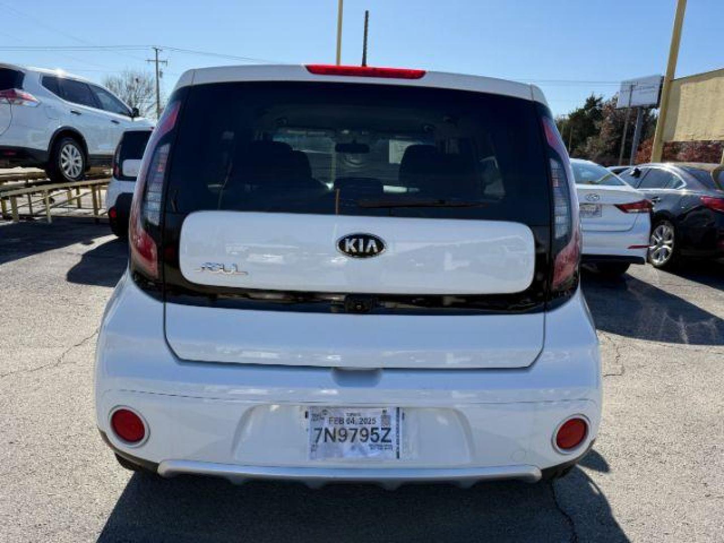 2018 WHITE Kia Soul + (KNDJP3A56J7) with an 2.0L L4 DOHC 16V engine, 6-Speed Automatic transmission, located at 2715 W Pioneer Pkwy, Arlington, TX, 76013, (817) 265-9009, 32.710262, -97.153236 - Photo#8
