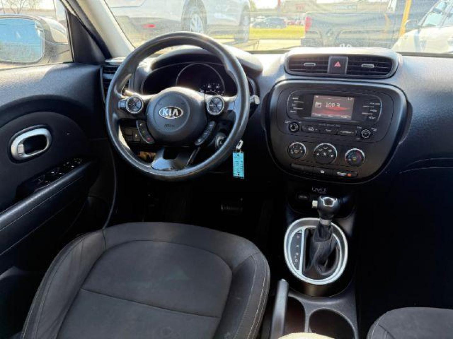 2015 WHITE Kia Soul Base (KNDJN2A23F7) with an 1.6L L4 DOHC 16V engine, located at 2715 W Pioneer Pkwy, Arlington, TX, 76013, (817) 265-9009, 32.710262, -97.153236 - Photo#13