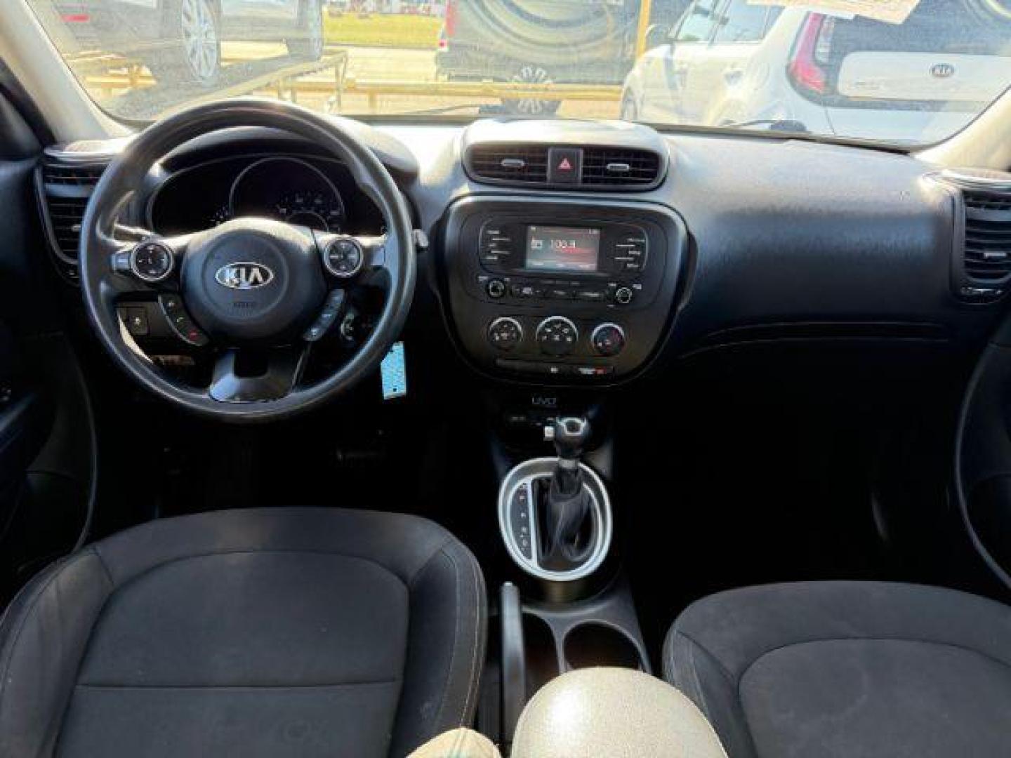 2015 WHITE Kia Soul Base (KNDJN2A23F7) with an 1.6L L4 DOHC 16V engine, located at 2715 W Pioneer Pkwy, Arlington, TX, 76013, (817) 265-9009, 32.710262, -97.153236 - Photo#12