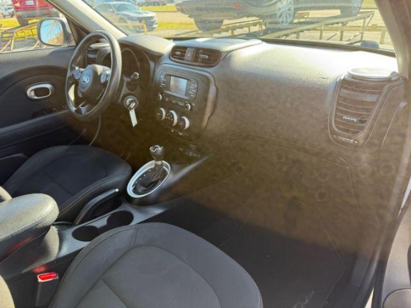 2015 WHITE Kia Soul Base (KNDJN2A23F7) with an 1.6L L4 DOHC 16V engine, located at 2715 W Pioneer Pkwy, Arlington, TX, 76013, (817) 265-9009, 32.710262, -97.153236 - Photo#14