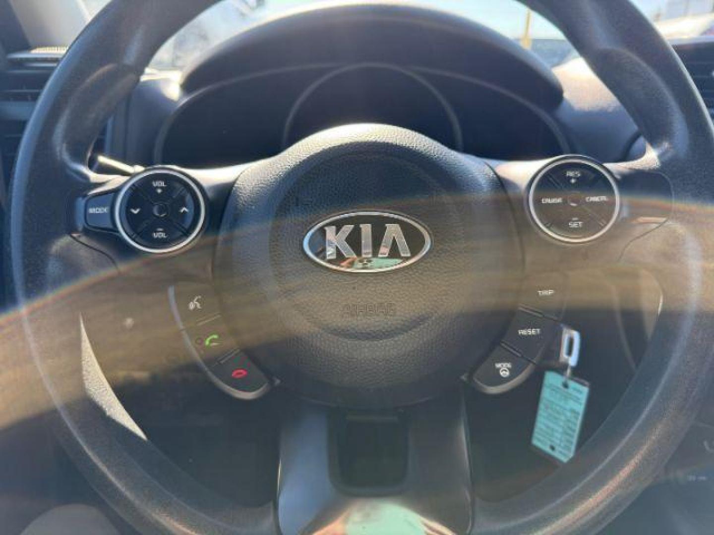 2015 WHITE Kia Soul Base (KNDJN2A23F7) with an 1.6L L4 DOHC 16V engine, located at 2715 W Pioneer Pkwy, Arlington, TX, 76013, (817) 265-9009, 32.710262, -97.153236 - Photo#18