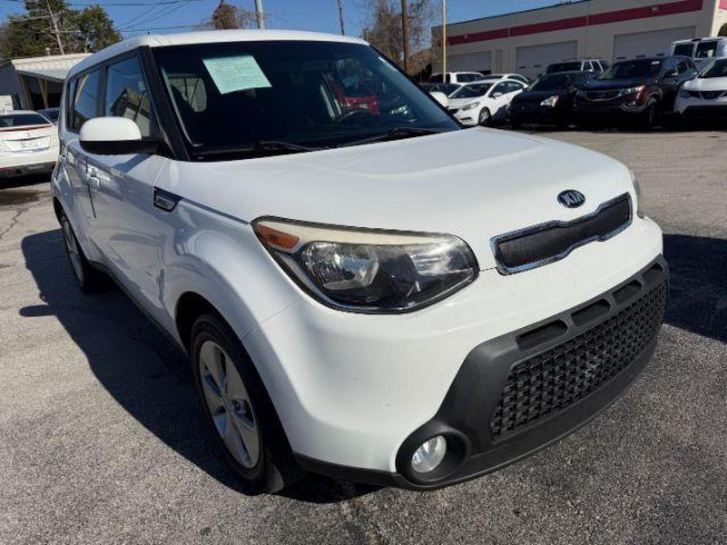 2015 WHITE Kia Soul Base (KNDJN2A23F7) with an 1.6L L4 DOHC 16V engine, located at 2715 W Pioneer Pkwy, Arlington, TX, 76013, (817) 265-9009, 32.710262, -97.153236 - Photo#5