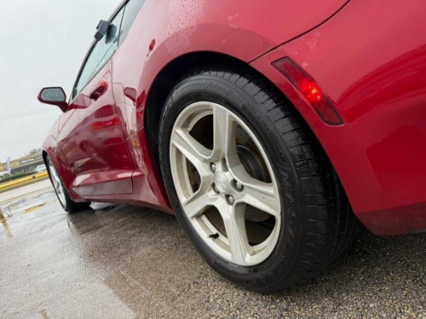 2018 RED CHEVROLET CAMARO 1LT (1G1FB1RX6J0) , located at 2715 W Pioneer Pkwy, Arlington, TX, 76013, (817) 265-9009, 32.710262, -97.153236 - Photo#8