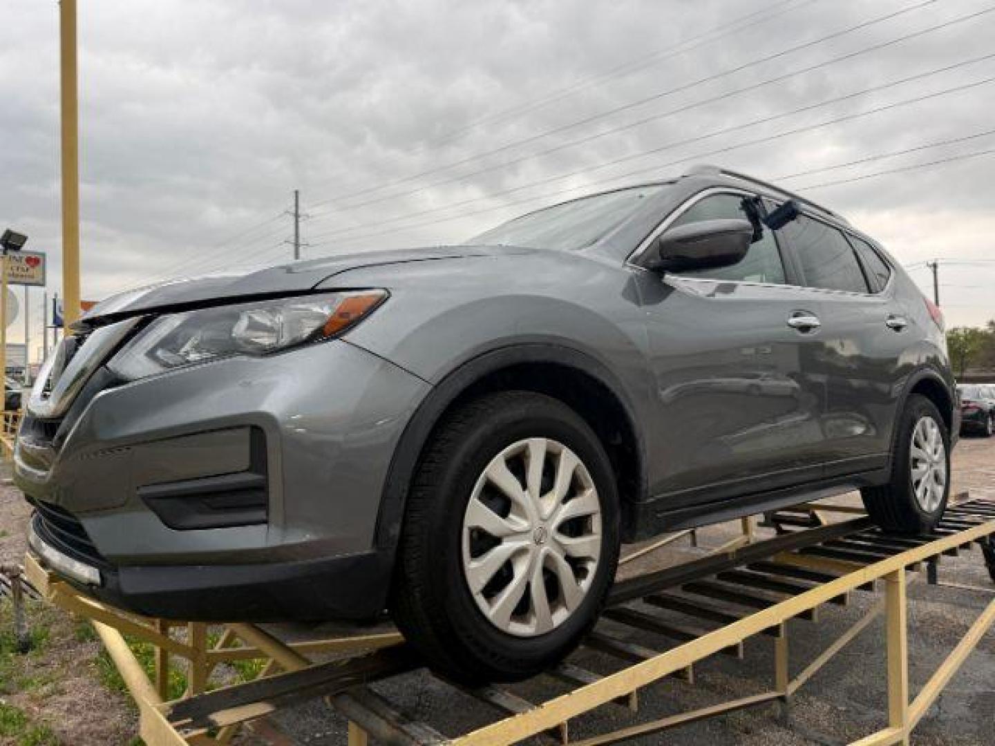 2019 SILVER Nissan Rogue S 2WD (5N1AT2MTXKC) with an 2.5L L4 DOHC 16V engine, Continuously Variable Transmission transmission, located at 2715 W Pioneer Pkwy, Arlington, TX, 76013, (817) 265-9009, 32.710262, -97.153236 - Photo#21