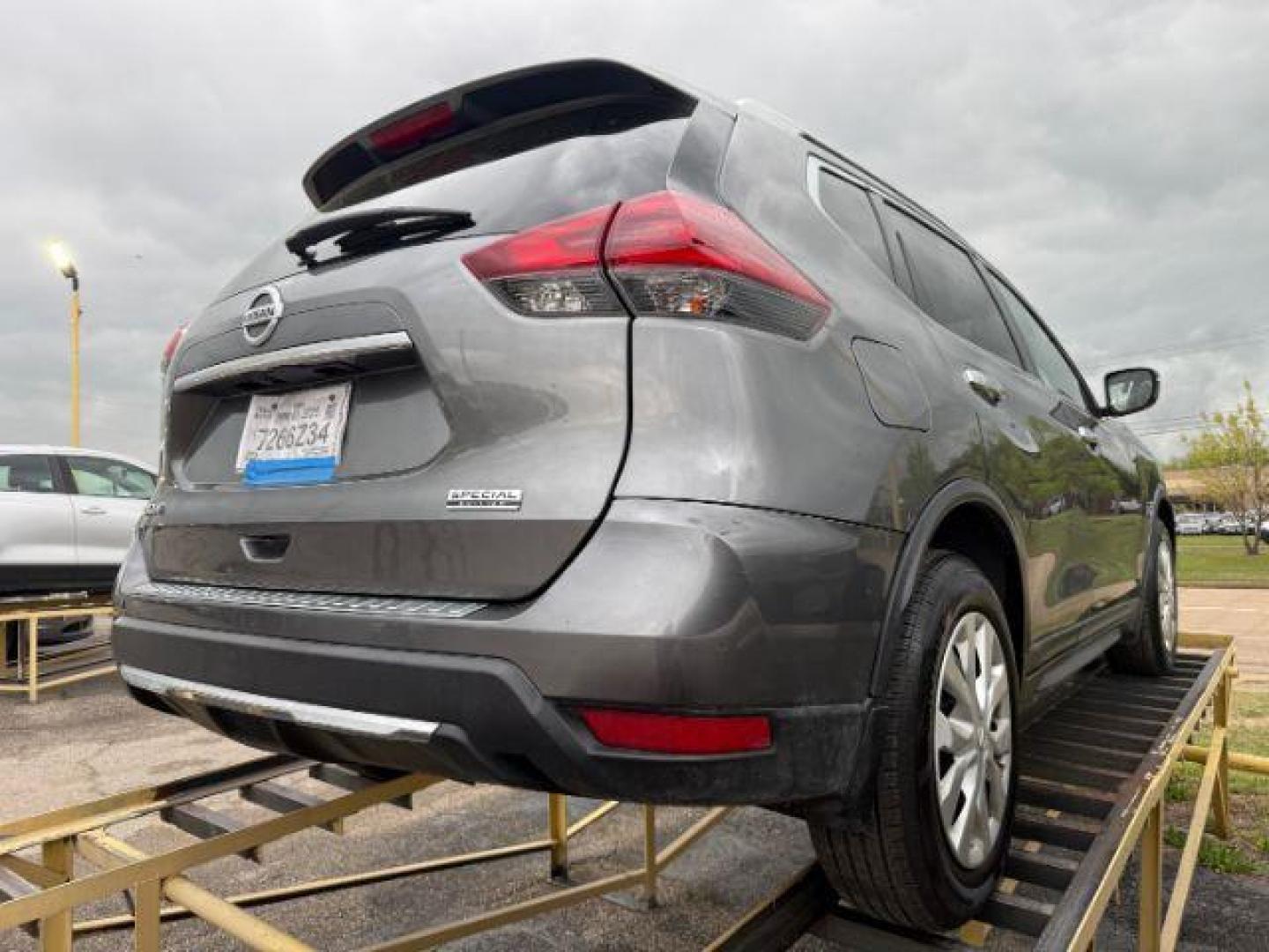 2019 SILVER Nissan Rogue S 2WD (5N1AT2MTXKC) with an 2.5L L4 DOHC 16V engine, Continuously Variable Transmission transmission, located at 2715 W Pioneer Pkwy, Arlington, TX, 76013, (817) 265-9009, 32.710262, -97.153236 - Photo#24