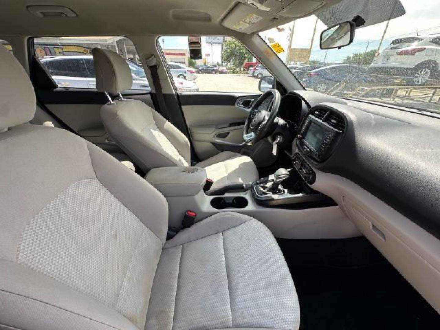 2020 BLACK KIA SOUL LX (KNDJ23AU0L7) , located at 2715 W Pioneer Pkwy, Arlington, TX, 76013, (817) 265-9009, 32.710262, -97.153236 - Photo#10