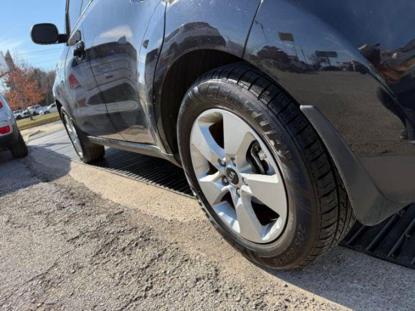 2017 BLACK Kia Soul Base 6A (KNDJN2A2XH7) with an 1.6L L4 DOHC 16V engine, 6-Speed Automatic transmission, located at 2715 W Pioneer Pkwy, Arlington, TX, 76013, (817) 265-9009, 32.710262, -97.153236 - Photo#9