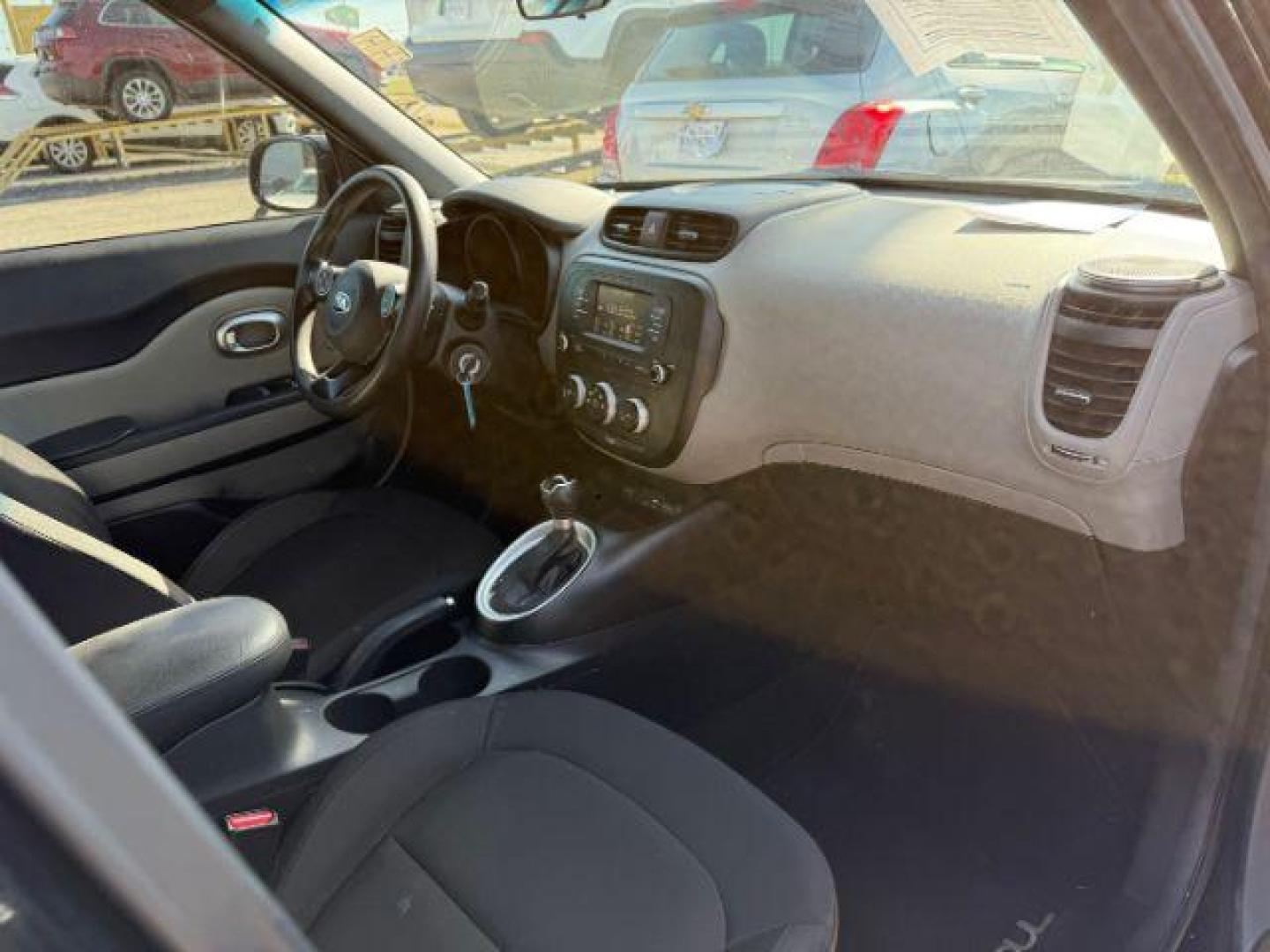 2017 BLACK Kia Soul Base 6A (KNDJN2A2XH7) with an 1.6L L4 DOHC 16V engine, 6-Speed Automatic transmission, located at 2715 W Pioneer Pkwy, Arlington, TX, 76013, (817) 265-9009, 32.710262, -97.153236 - Photo#14
