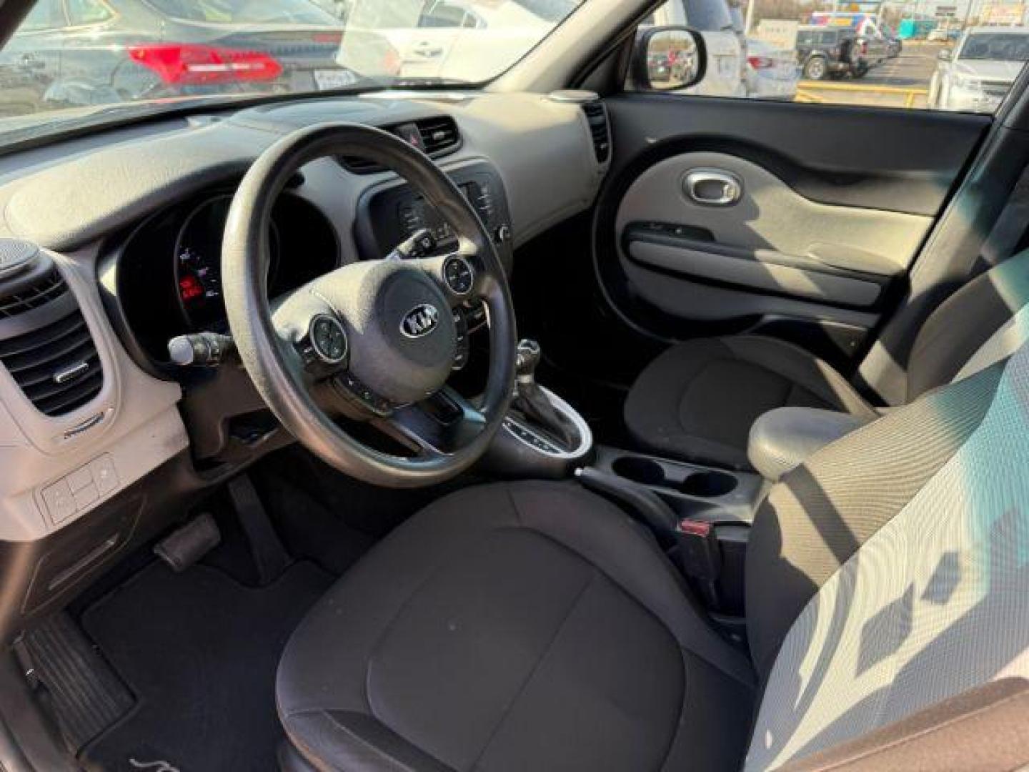 2017 BLACK Kia Soul Base 6A (KNDJN2A2XH7) with an 1.6L L4 DOHC 16V engine, 6-Speed Automatic transmission, located at 2715 W Pioneer Pkwy, Arlington, TX, 76013, (817) 265-9009, 32.710262, -97.153236 - Photo#15